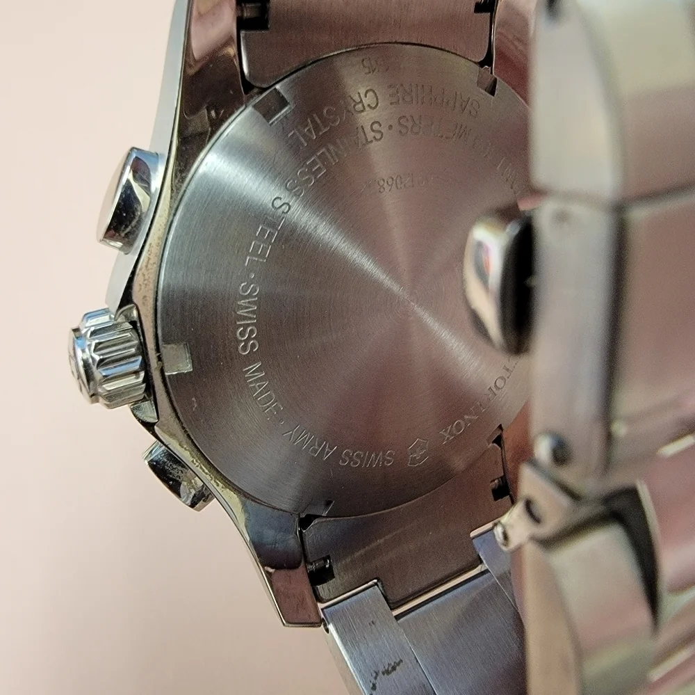 Victorinox Swiss Army Stainless Steel Men's Watch - Picture 5 of 6